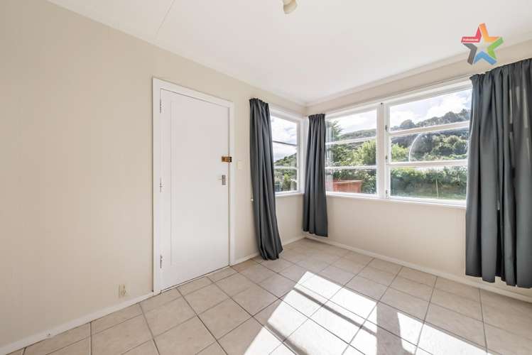 66 Wilkie Crescent Naenae_17
