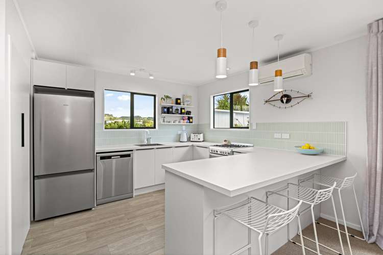 1 Lily Street Raglan_18