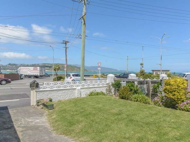 210 Queens Drive Lyall Bay_1