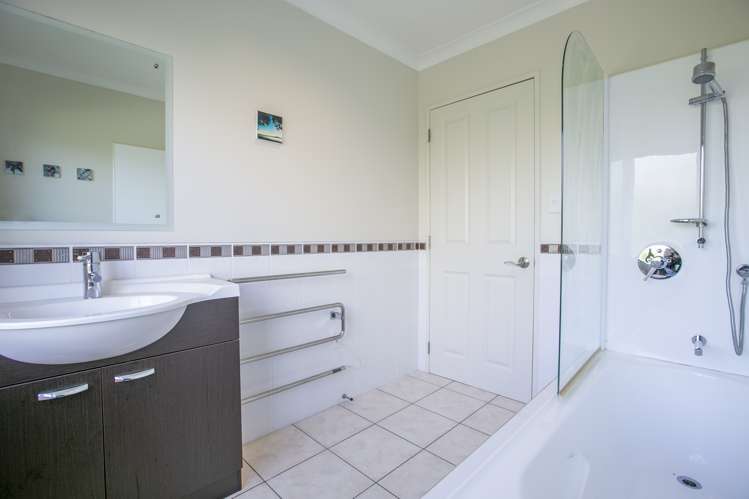 22 Balfour Crescent Castlepoint_11