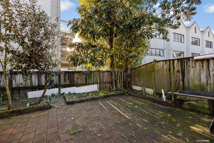 3/4 Ambrico Place_1