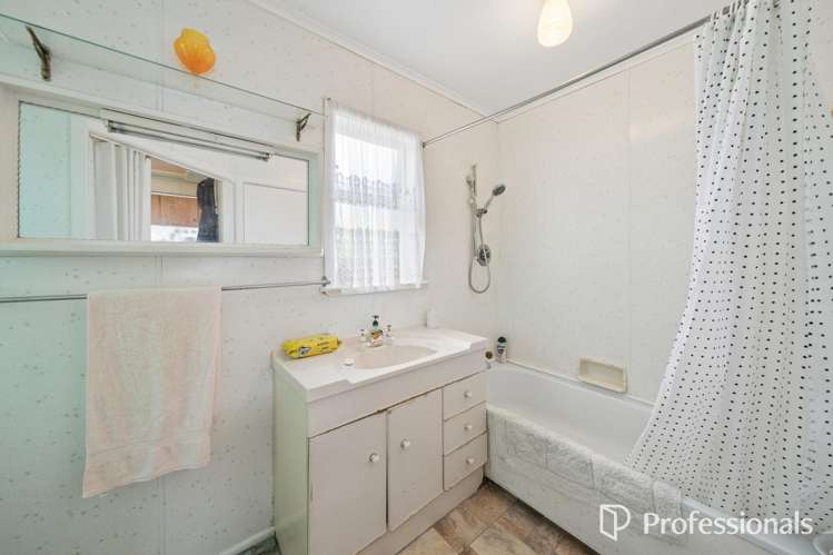 10 Miles Cres Wainuiomata_11