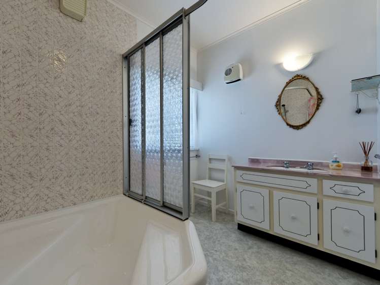 1117 Huia Road Huia_11