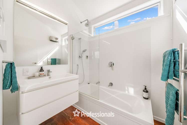 215 Whites Line East Waiwhetu_12