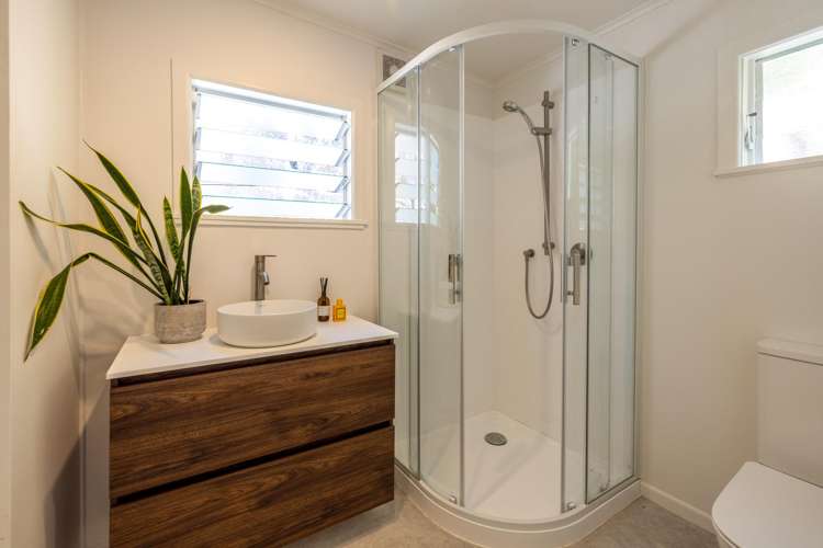 31 Victoria Road South Onetangi_14
