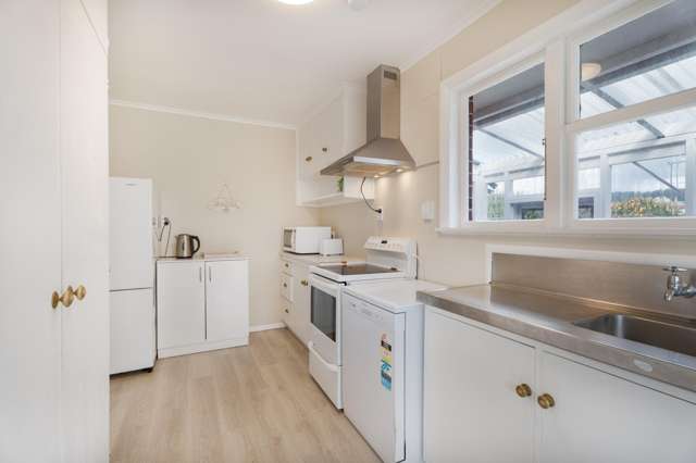 2/49A Shakespeare Avenue Trentham_3