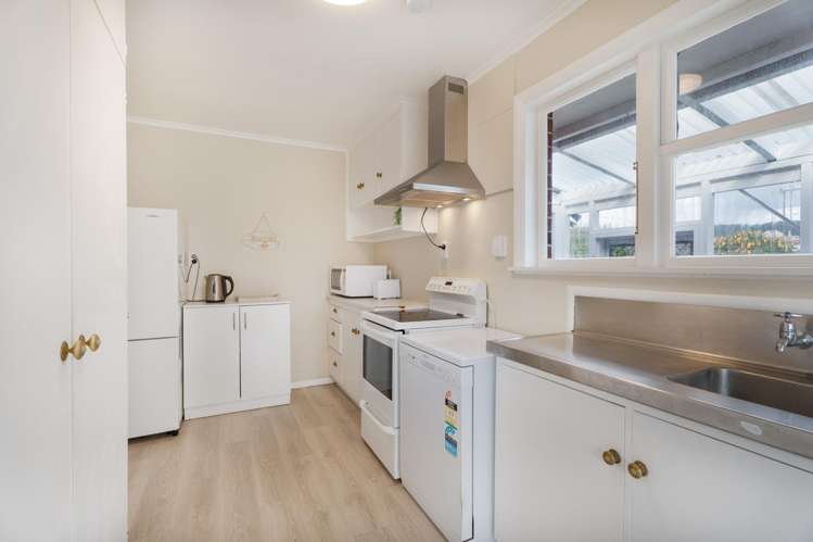 2/49A Shakespeare Avenue Trentham_3