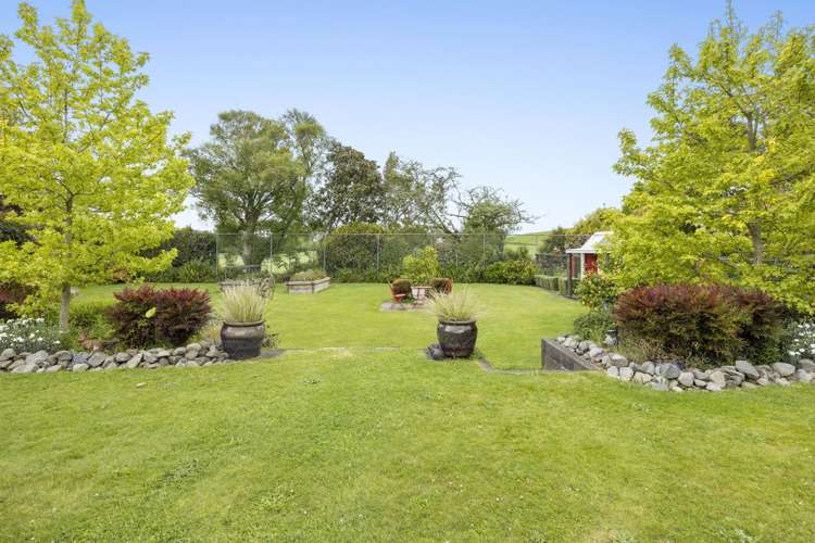 136 Bird Road Stratford_24