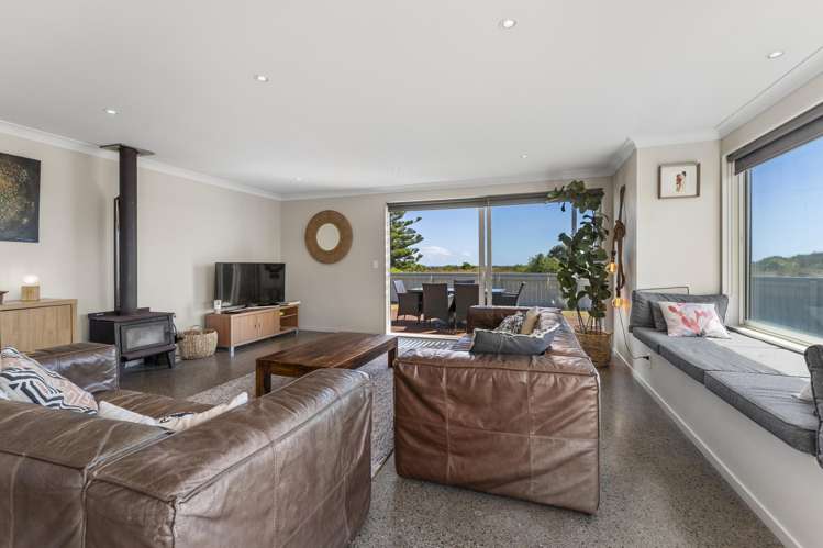 2 Kowhai Street Otaki Beach_10