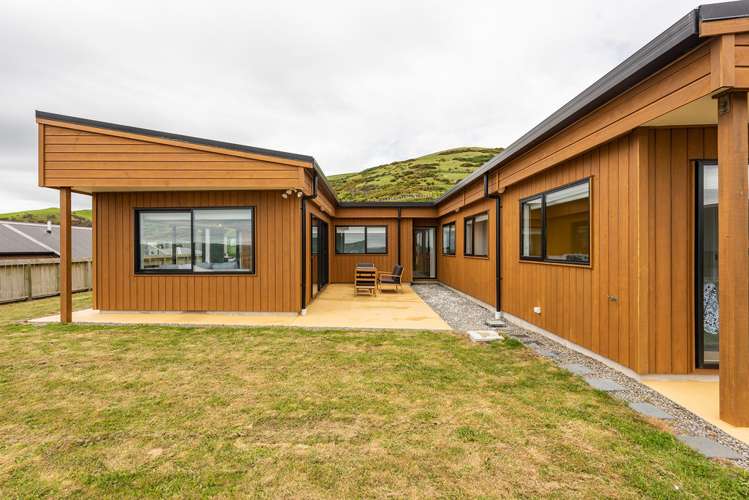 16 Red Beech Avenue Woodridge_24