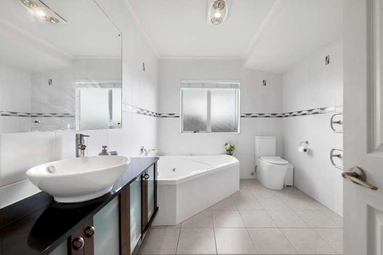 19 Gibbston Crescent Flat Bush_21