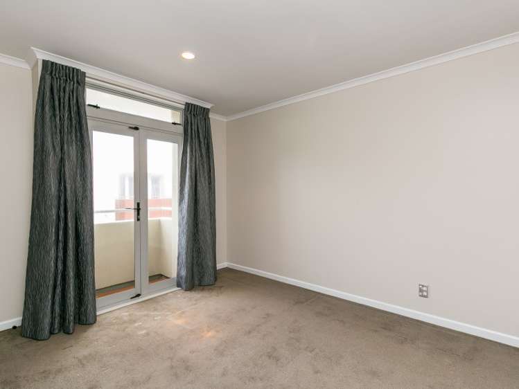 72/305 Evans Bay Parade Hataitai_5
