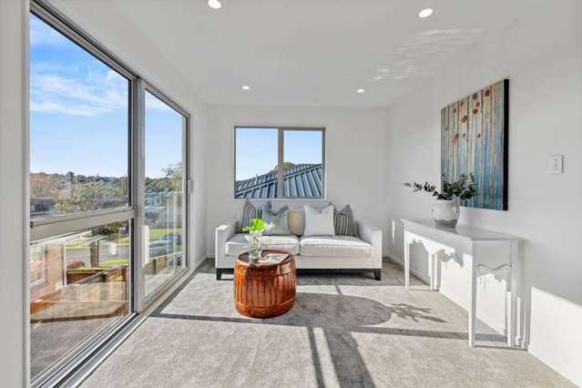 Brand New, Modern, Spacious 4 Bdrm, Prime Location