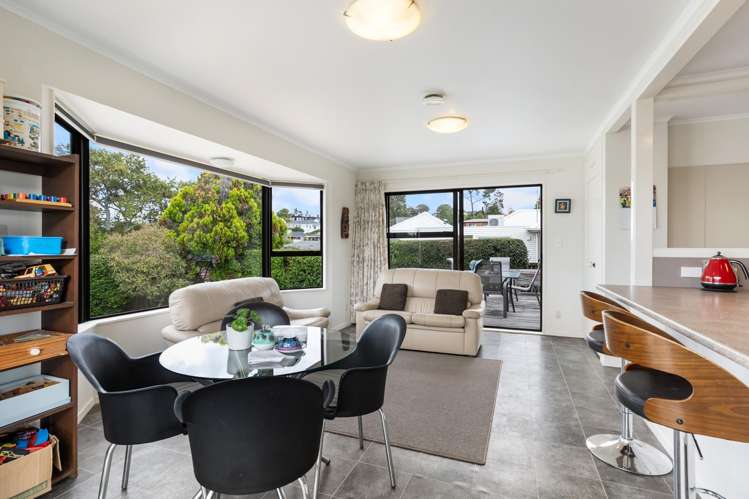 53 Beach Road Mellons Bay_17