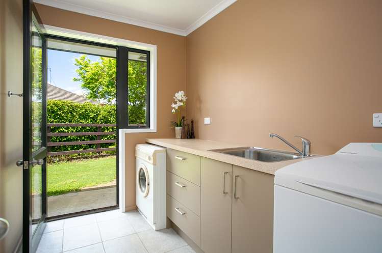 14 De La Mare Drive Leamington_19