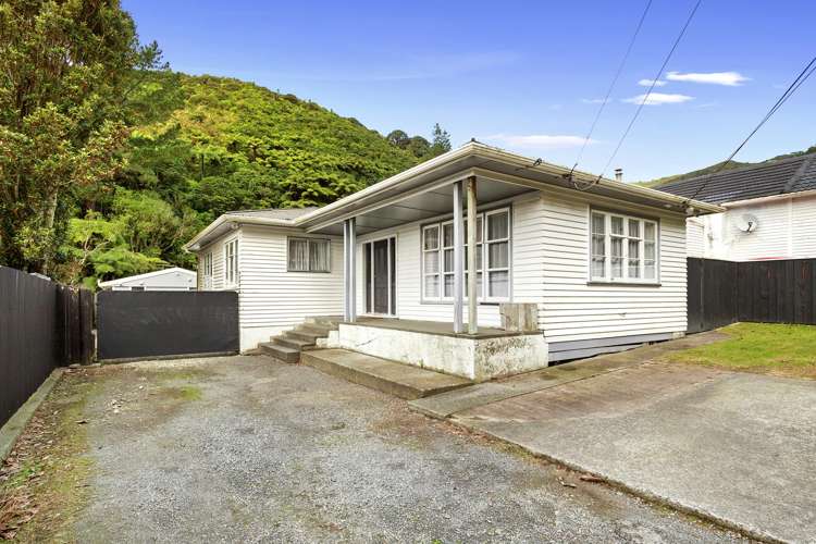 63 Sunny Grove Wainuiomata_11