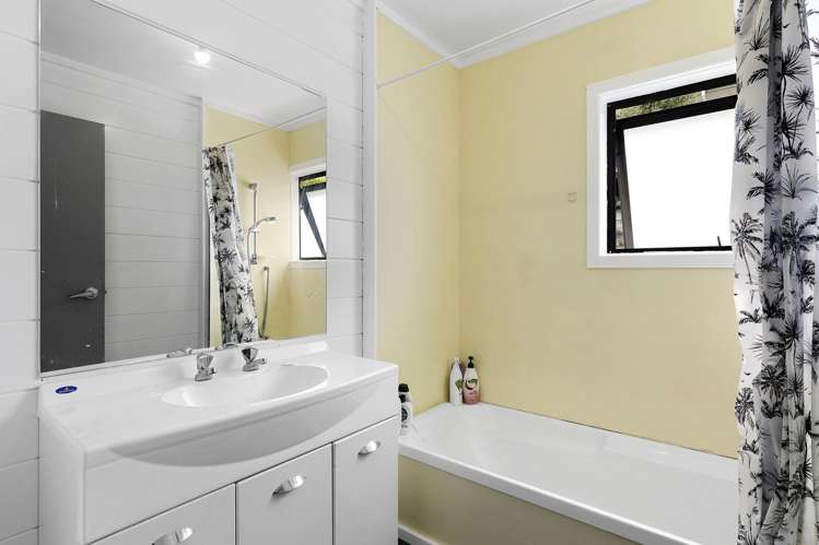 6 Serenity Grove Maoribank_10