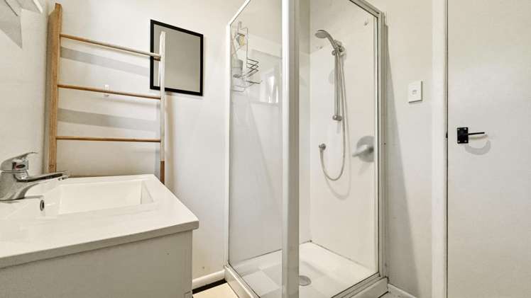 2/108 Maida Vale Road 1346_8