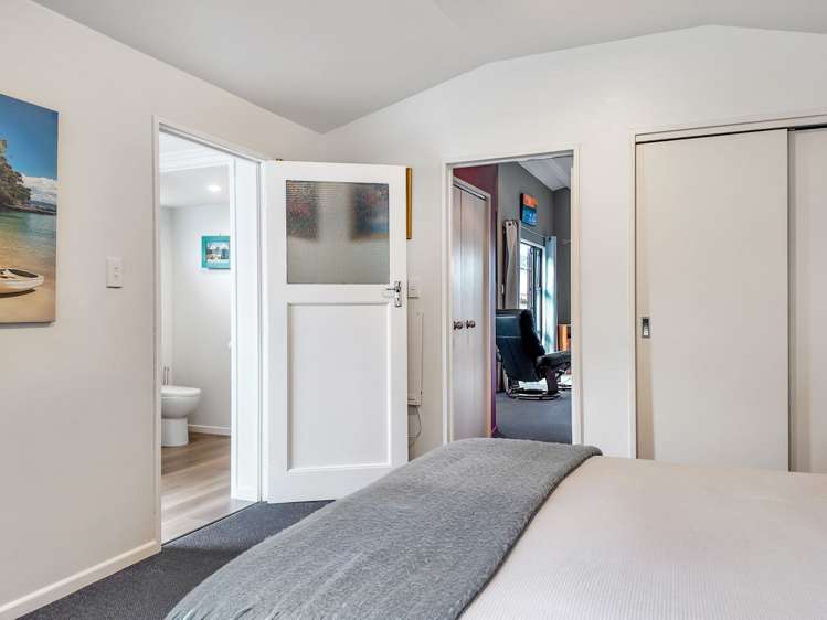 915 Harding Road Camberley_28