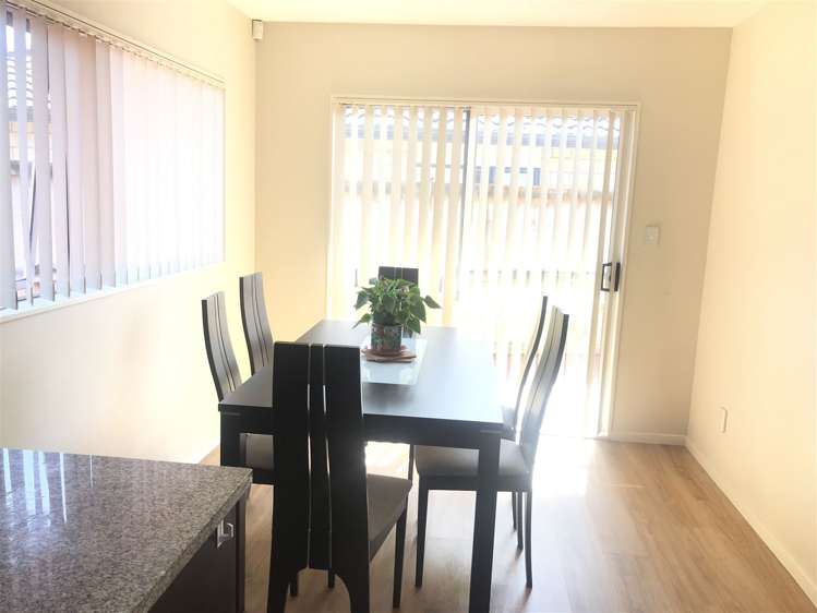 4 Riverglade Parkway Te Atatu South_5