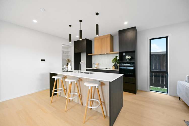 17 Auburn Green Peacocke_3