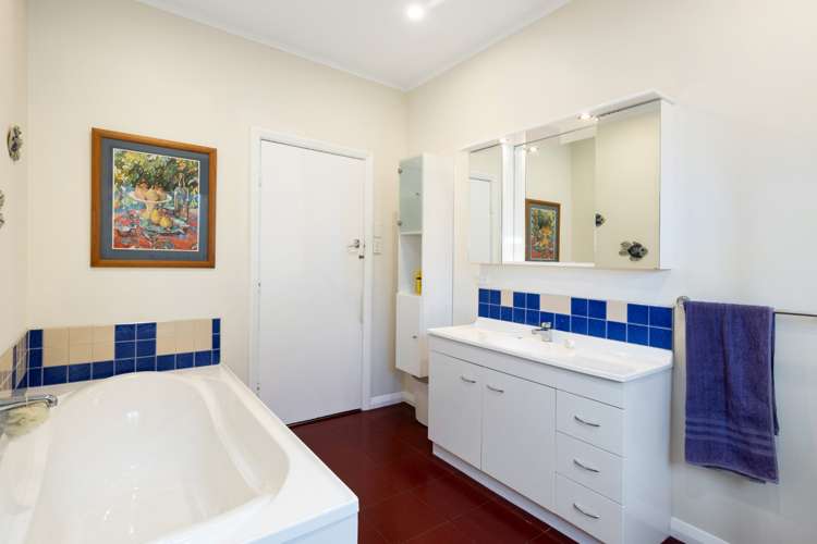 36 Lonsdale Crescent Rongotai_9