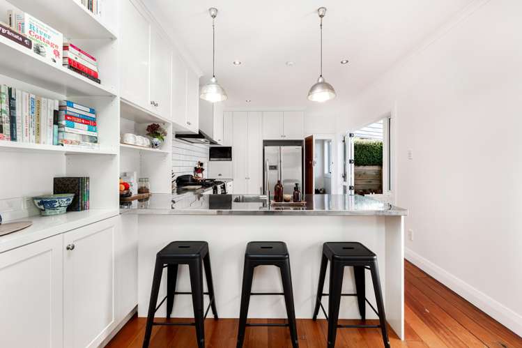 13 Firth Terrace Karori_5