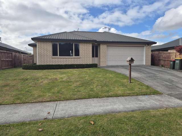 Spacious Brick Home In Prime Rototuna Location