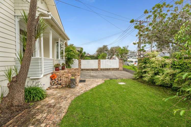 4 Tenterden Ave 1728_22