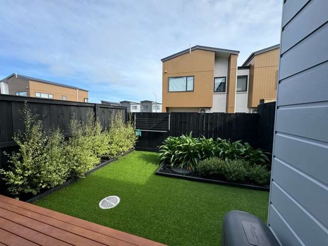 Kiato Lane - Brand New Home in the heart of Flat Bush