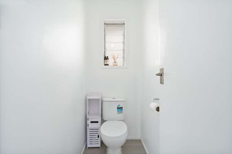 29B Archers Road 1614_14