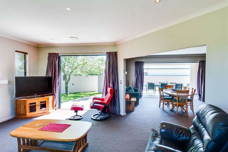 6 Donald Place Frimley_12