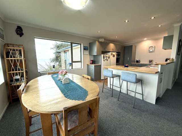 9 Esplanade Kaka Point_4