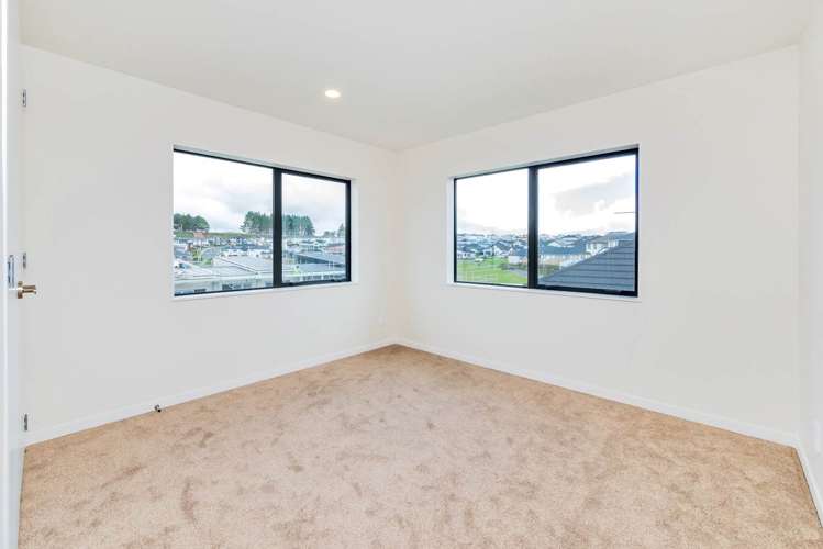 92 Colonial Drive Silverdale_16