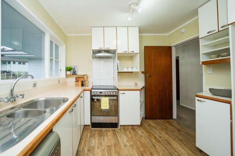 12 Newnham Court Tawa_13