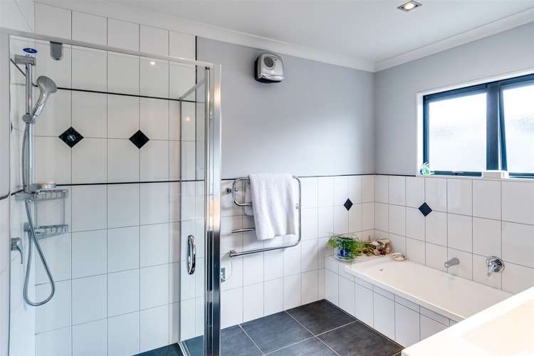 9 Pacific Avenue Poraiti_16