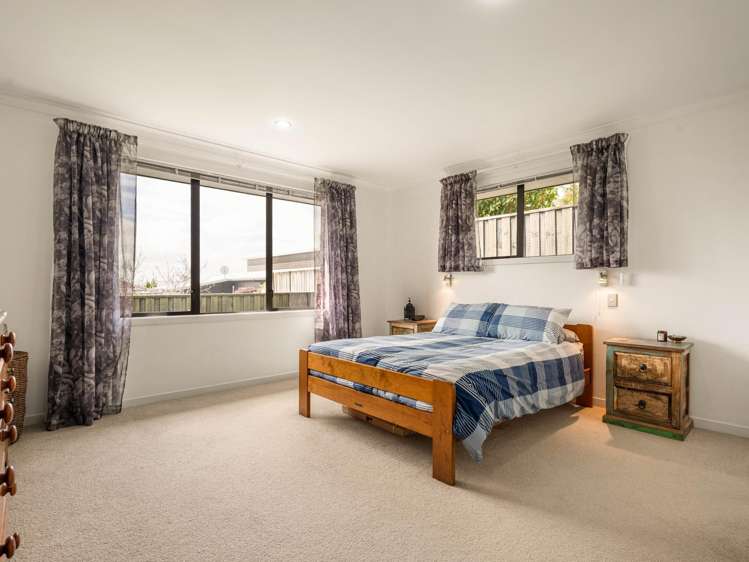 57 Somerton Drive Huntington_11