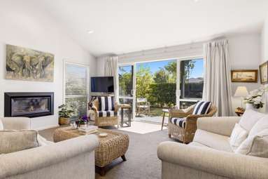 55 Chateau Crescent_2