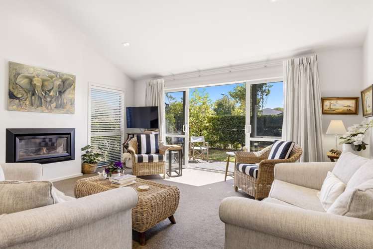 55 Chateau Crescent Rangatira Park_2