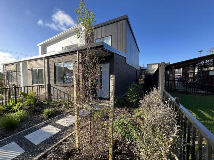 357 Glengarry Road Glen Eden_10
