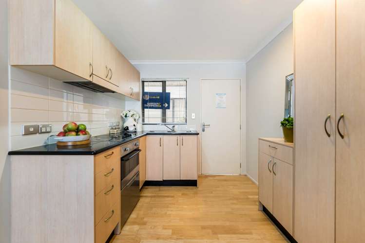 C608/176 Broadway Newmarket_13