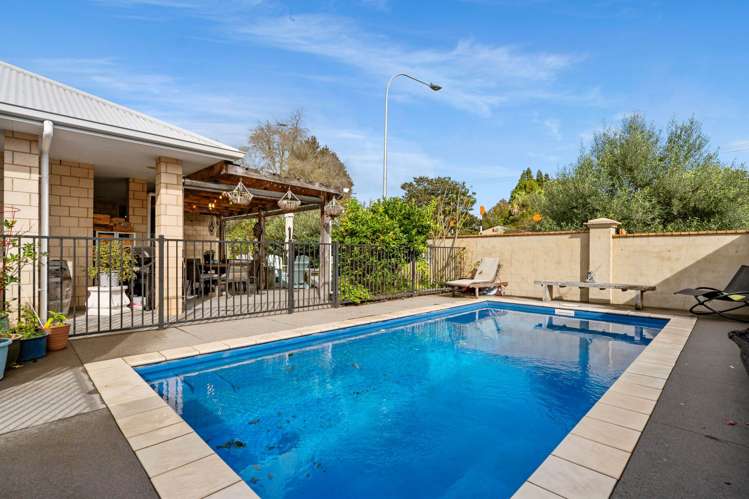 6 Horsley Grove Pyes Pa_13