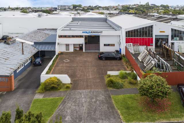 Buyers flood in for drainage supplier’s warehouse