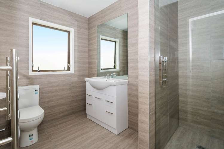 9 Castaing Crescent Te Atatu South_11