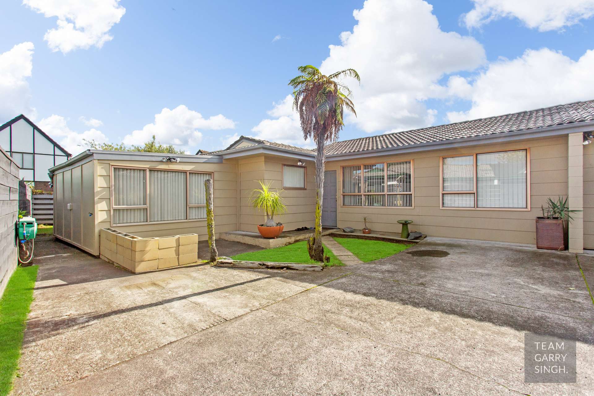 2/41 Challen Close Conifer Grove_0