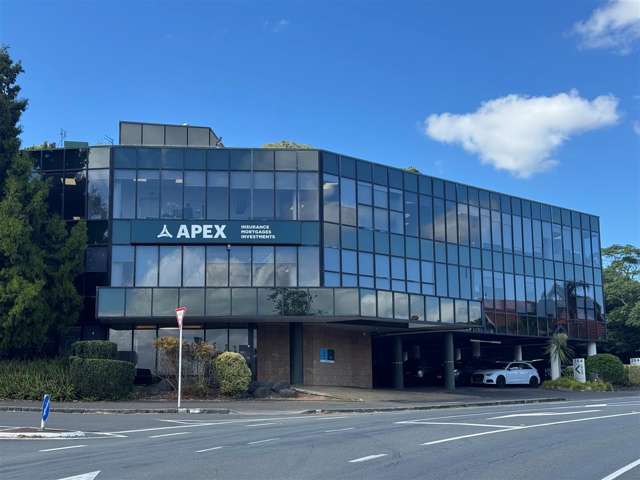 FITTED MT EDEN OFFICE WITH 23 CAR PARKS