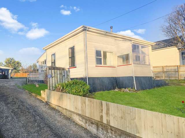 DANNEVIRKE - THREE BEDROOMS
