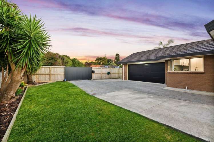 8 Woodbank Drive Glen Eden_8