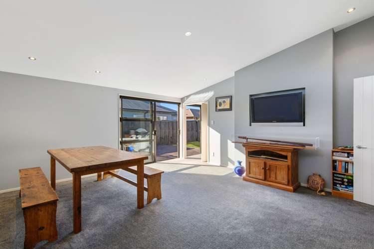 8 Tatahi Street Parklands_9