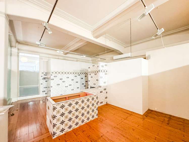 Retail 5/10 Victoria Road Devonport_1